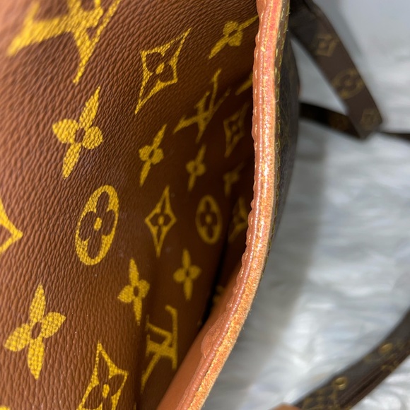 Louis Vuitton Danube Crossbody - Picture 14 of 16